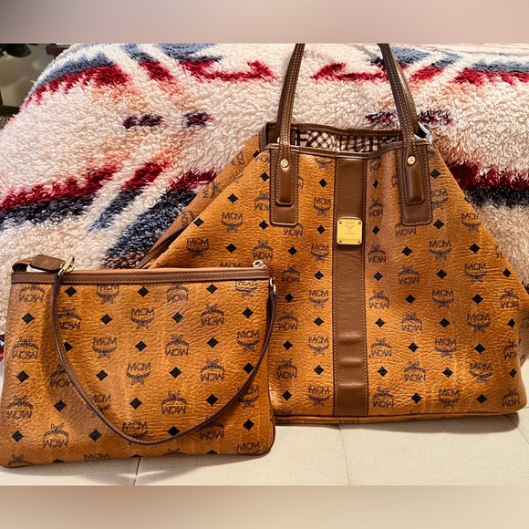 MCM Liz Large Reversible Visetos Shopper Tote Bag - Picture 2 of 11